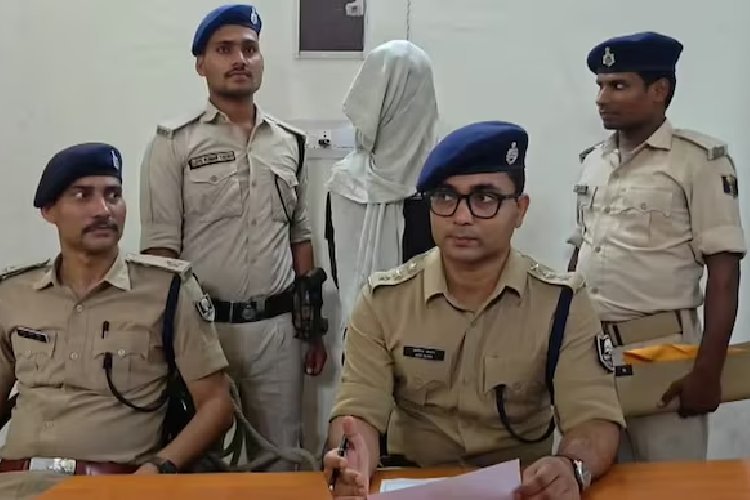 पत्नी का निजी फोटो-वीडियो सोशल मीडिया पर किया वायरल, बिहार के कटिहार में पति गिरफ्तार