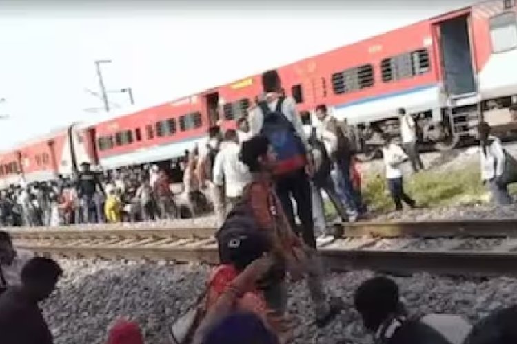 मुरैना में बड़ा हादसा: आग की अफवाह पर ट्रेन से कूदे यात्री, दूसरी ट्रेन ने के नीचे आए, 4 की मौत 