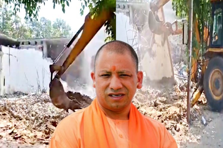 सड़क से हटाई गई 200 साल पुरानी मजार, योगी के बुलडोजर ने किया ध्वस्त, कांवर यात्रा के दौरान संभावित जाम को लेकर फैसला