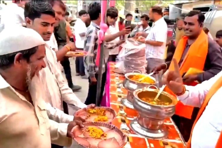 जय श्रीराम बोलेगा, तभी प्रसाद मिलेगा...मुस्लिम युवक से जय श्रीराम कहलवाने के बाद BJP नेता ने दिया प्रसाद