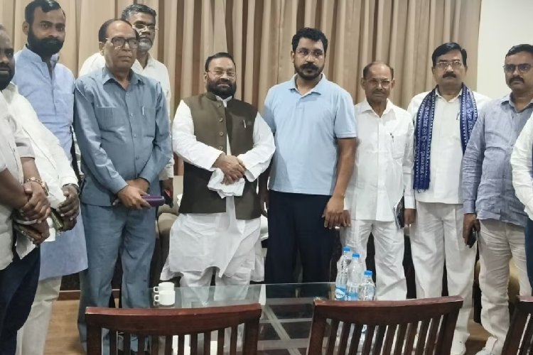 UP में तीसरा मोर्चा बनने के मजबूत संकेत! स्वामी ने चंद्रशेखर से की मुलाकात, ओवैसी भी तैयार, ऐसा हुआ तो सपा का जीतना मुश्किल!