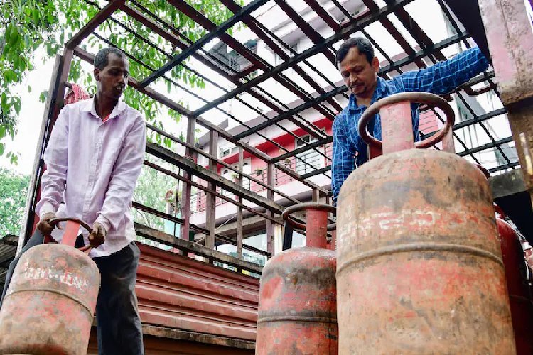 ‘होर्मुज खुला, LPG की किल्लत खत्म!’ बैकलॉग घटकर 3.1 दिन रह गया, सरकार की बड़ी राहत भरी घोषणा