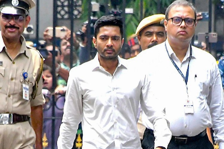 अंडे लेकर तैयार थे भाजपा वाले, अभिषेक बनर्जी के स्वागत में कोलकाता एयरपोर्ट पर जोरदार हंगामा, TMC-BJP कार्यकर्ता भिड़े
