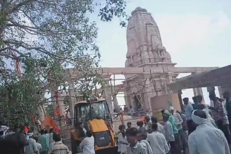 महाराष्ट्र के परभणी में हनुमान मंदिर में दर्दनाक हादसा, छत गिरने से 5 श्रद्धालुओं की मौत, कई फंसे!