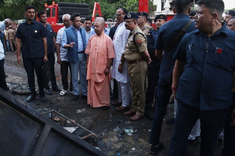 लखनऊ अग्निकांड के बाद एक्शन मोड में सीएम योगी, सभी दौरे रद्द, दिखेगा रौद्र रुप