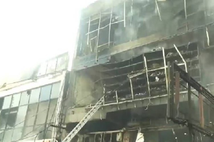 लखनऊ अग्निकांड में 15 की मौत, जिनमें अधिकतर छात्र; सदमे में परिजन