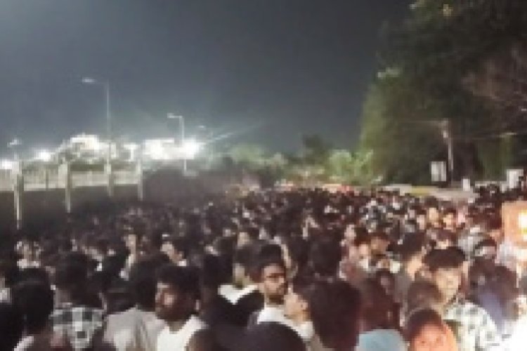 रांची में टी-20 फाइनल की भगदड़: स्टेडियम के बाहर मची अफरातफरी, कई दर्शक घायल! 