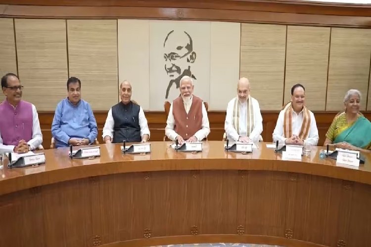 मोदी कैबिनेट में बड़ा भूचाल! शक्तिकांत दास वित्त मंत्री, निर्मला सीतारमण संभालेंगी शिक्षा? देखें संभावित लिस्ट