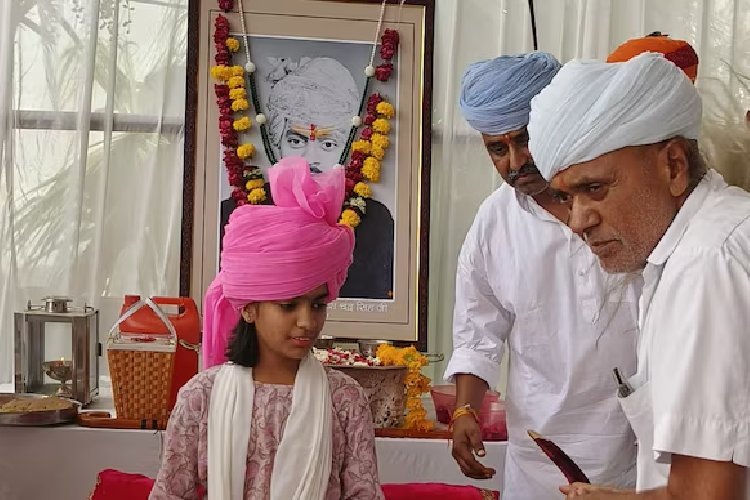 राजस्थान की 13 साल की बेटी ने बदली सदियों पुरानी परंपरा, पहली बार 'पाग का दस्तूर' में बनी राजघराने की उत्तराधिकारी