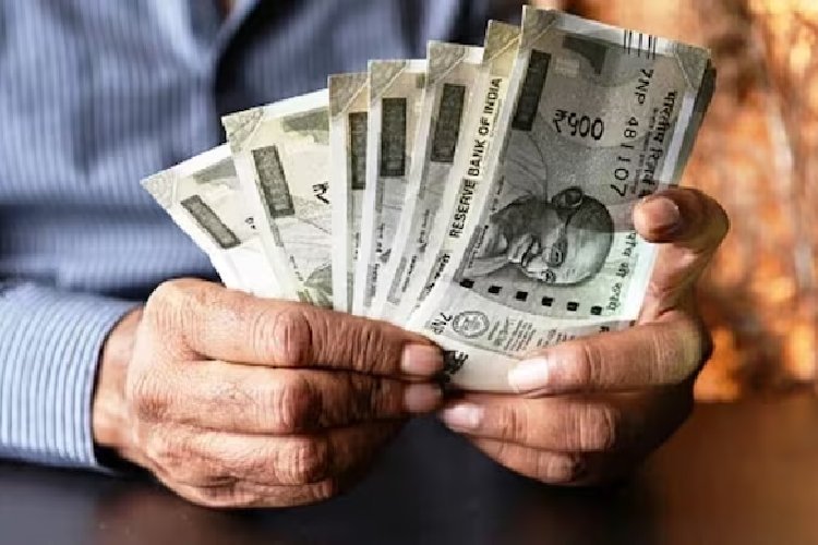 32 महीने में 27 लाख वेतन, लेकिन 2.51 करोड़ के लेन-देन! बिहार में DPO के खिलाफ बैठी जांच