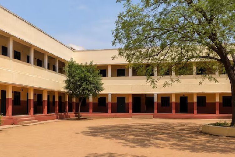 निजामाबाद स्कूल विवाद: बिना अनुमति उर्दू की पढ़ाई और नमाज को लेकर स्कूल पर केस दर्ज
