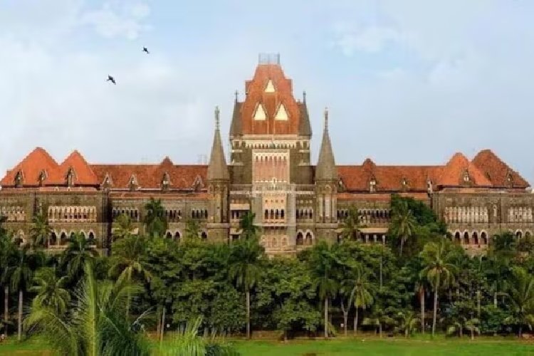 बंबई हाईकोर्ट का बड़ा फैसला: इस्लाम धर्म अपनाने के बाद SC/ST एक्ट लागू नहीं होगा, दंपति बरी