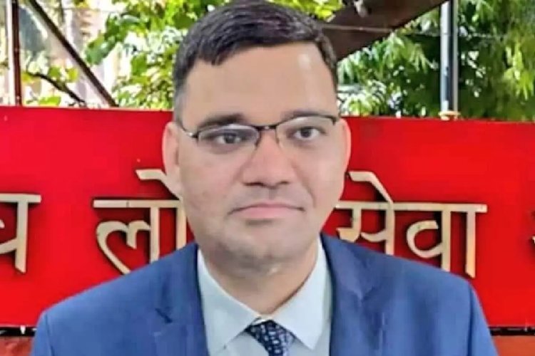 मारपीट विवाद में फंसे IAS रिंकू सिंह राही का SDM पद छिना, उरई में न्यायिक मजिस्ट्रेट बनाए गए