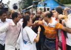 अब ममता की रैली में फेंके गए अंडे! 'चोर-चोर' के नारे भी लगे, वीडियो वायरल