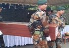 मणिपुर: नागा-कुकी संघर्ष का निशाना बनी असम रायफल्स, दो शहीद जवानों का राजकीय सम्मान से हुई अंतिम विदाई; 5 महीनों में 25 लोगों की हुई मौत