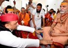 चंदा चोरी पर बवाल के बीच शंकराचार्य की शरण में अखिलेश यादव, यूपी चुनाव के लिए हिन्दुत्व की पिच कर रहे तैयार!