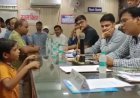 डीएम के सामने गरजा 13 साल का मासूम, दो मिनट में सिस्टम की बोलती बंद कर दी, वीडियो देखकर करेंगे तारीफ