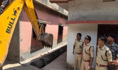 वासेपुर में गैंगस्टर प्रिंस खान के घर पर चला बुलडोजर! विधायक को जान से मारने की धमकी के बाद पुलिस का सख्त एक्शन