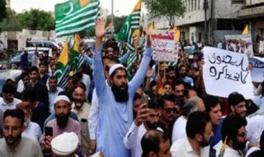 PoK को कैसे संभालेगी शरीफ सरकार? सड़कों पर उतरे हजारों लोग, लगे 'आजादी' और 'आटा-बिजली' के नारे