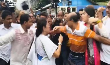 अब ममता की रैली में फेंके गए अंडे! 'चोर-चोर' के नारे भी लगे, वीडियो वायरल