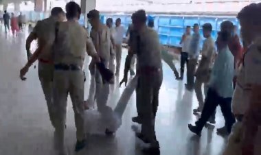 महिला को ट्रेन में चढ़ाने पर बवाल! RPF जवानों ने डिप्टी स्टेशन अधीक्षक को ही घसीट डाला, 4 सस्पेंड