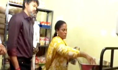 नायक वाला अवतार... जनता के बीच पहुंचे CM विजय, अपने सामने तौलवाकर बंटवाया राशन