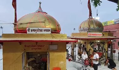 प्रयागराज के मनकामेश्वर मंदिर में सख्त ड्रेस कोड! छोटे कपड़ों और सेल्फी पर बैन, अब केवल पारंपरिक वेश में रुद्राभिषेक