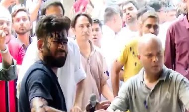 सनसनीखेज घटना! जंतर-मंतर पर महिला ने CJP के अभिजीत दीपके पर स्याही फेंकी