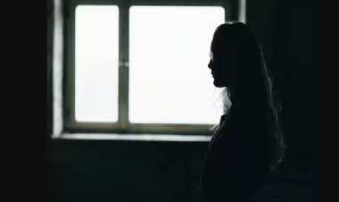 हैदराबाद में IPS ट्रेनी का चौंकाने वाला आरोप, बैचमेट पर स्टॉकिंग, मारपीट और निजी वीडियो बनाने का केस दर्ज