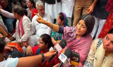 ''छात्राओं के कपड़े फाड़े, सीने पर लाठियां बरसाईं...