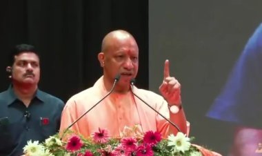 देश के ख़िलाफ षड्यंत्र कर कर रहे हैं सपा और कांग्रेस, विदेशी पैसे पर फैला रहे अराजकता, अखिलेश और राहुल पर गरजे योगी