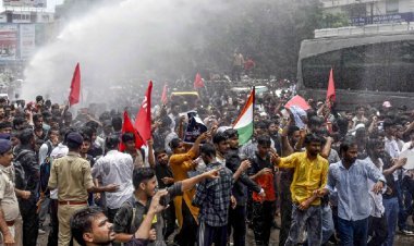 बिहार बंद में उग्र प्रदर्शन! पटना में लाठीचार्ज, सीवान में हवाई फायरिंग, हिरासत में लिए तेज प्रताप