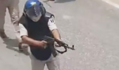 बिहार में सनसनी: छात्र प्रदर्शन पर पुलिसकर्मी ने दागी AK-47, सस्पेंड! सुप्रीम कोर्ट में याचिका दायर