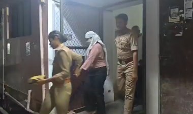 कॉल सेंटर की आड़ में साइबर फ्रॉड फैक्ट्री, कंप्यूटर, डेटा और डिजिटल सबूतों का बड़ा जखीरा बरामद! 21 लड़कियां और 11 युवक गिरफ्तार