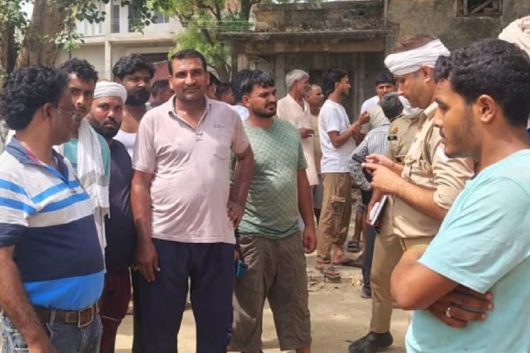 भोर के अंधेरे में बिजली चोरों पर छापा, गुस्साए ग्रामीणों ने जेई को धूप में बैठाया!