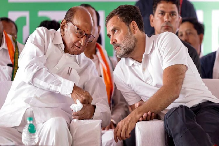 महाराष्ट्र में बड़ा सियासी भूकंप! कांग्रेस और शरद पवार की NCP में विलय की चर्चा, MVA की एकता पर सवाल
