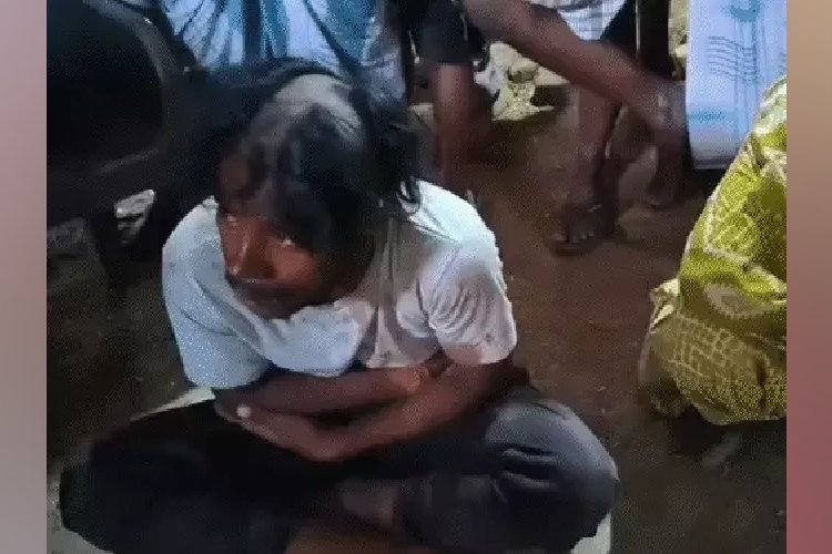 प्रेमी जोड़े को रंगे हाथ पकड़ा, भीड़ ने सिर मुंडवाकर चप्पल की माला पहनाई; गांव में घुमाया, 1 गिरफ्तार