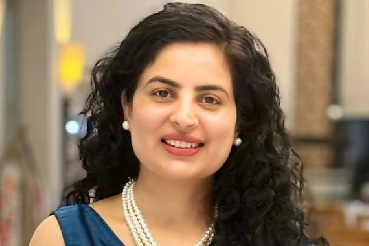हापुड़ DSO सीमा चौधरी पर 15 लाख काली कमाई और जमीन हड़पने का आरोप, मां ने दर्ज कराई FIR