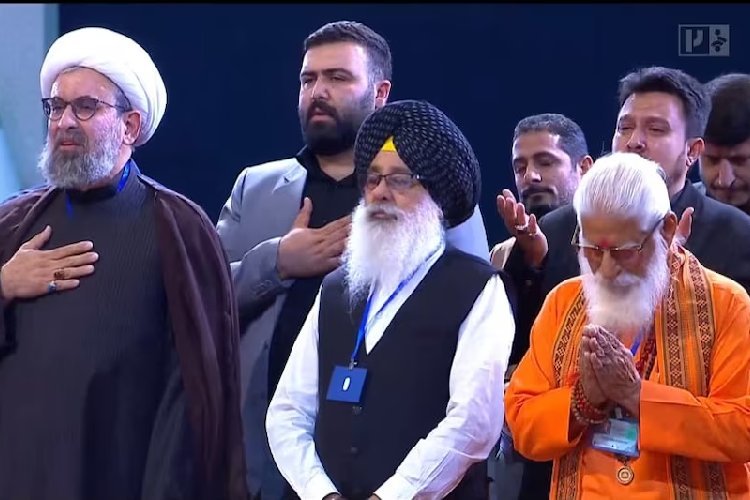 भारतीय डेलिगेशन ने तेहरान पहुंचकर अयातुल्ला अली खामेनेई को दी श्रद्धांजलि