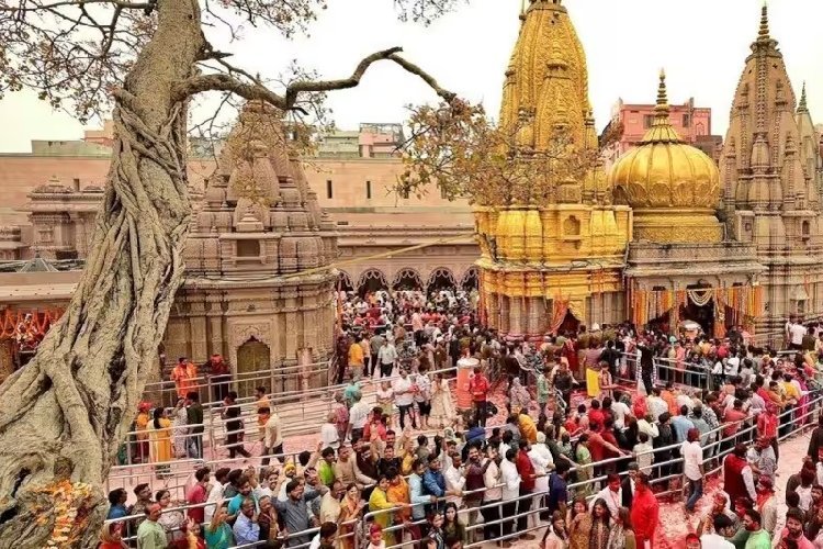काशी विश्वनाथ मंदिर में PAC जवान की बंदूक से अचानक चली गोली में 3 लोग घायल