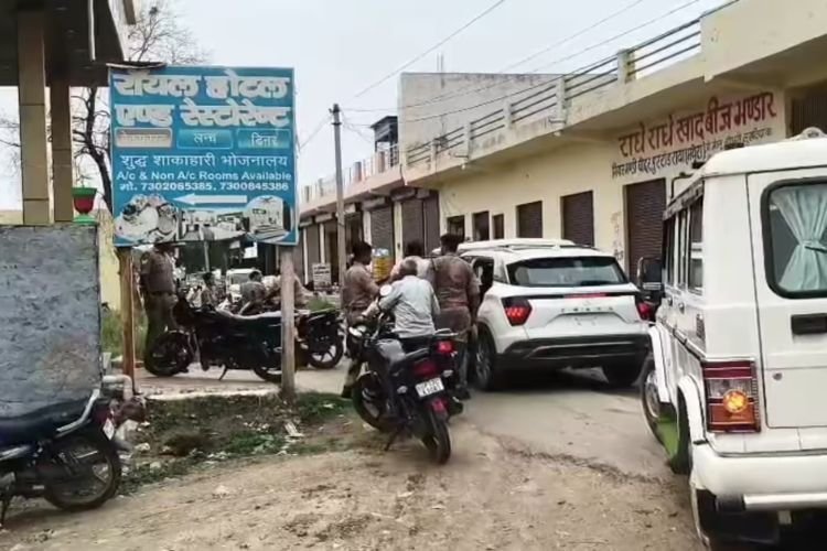 यमुना एक्सप्रेसवे के पास होटल में चल रहा था धंधा, छापा मारा तो उड़े होश. 6 युवतियों और 13 युवकों को पुलिस ने दबोचा