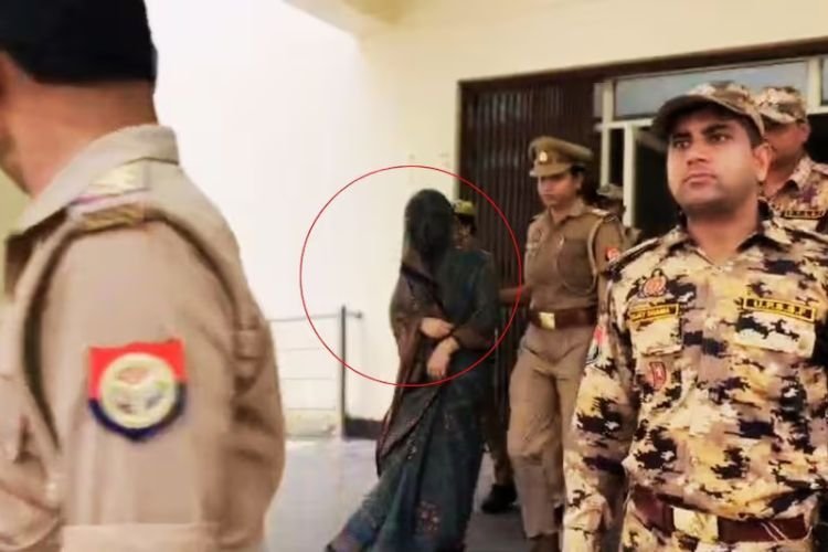 पहले पति का बनी काल, फिर काली साड़ी में पुलिस के सामने आई नजर, क्या है आगरा वाली रूबी की कहानी?