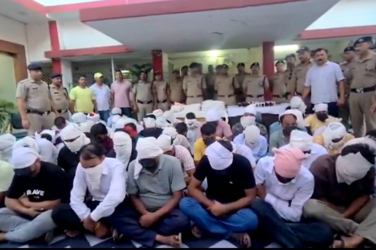 10-10 हजार देकर बुलाई गईं युवतियां, रिसॉर्ट में चल रही थी रंगीन महफिल, पुलिस के छापे में 52 लोग गिरफ्तार