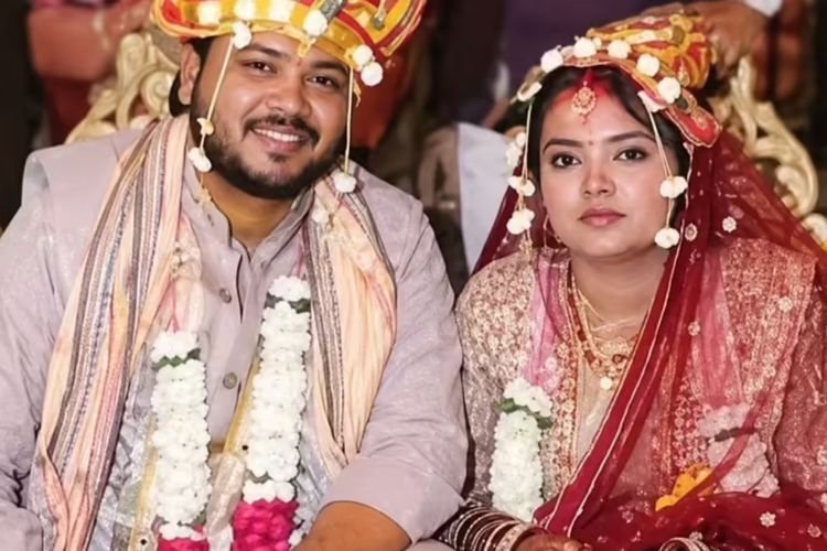 8 साल की प्रेम कहानी के बाद हुई शादी, 2 महीने में ही मौत; क्या है आकृति की मर्डर मिस्ट्री?