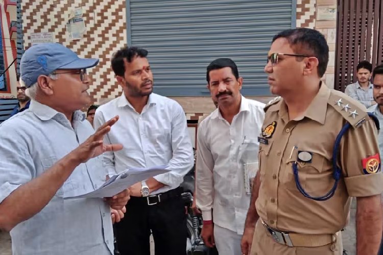 लखनऊ अग्निकांड के बाद संभल में सख्ती! सपा विधायक के बेटे का एक मॉल सील, दूसरे मॉल पर ताला