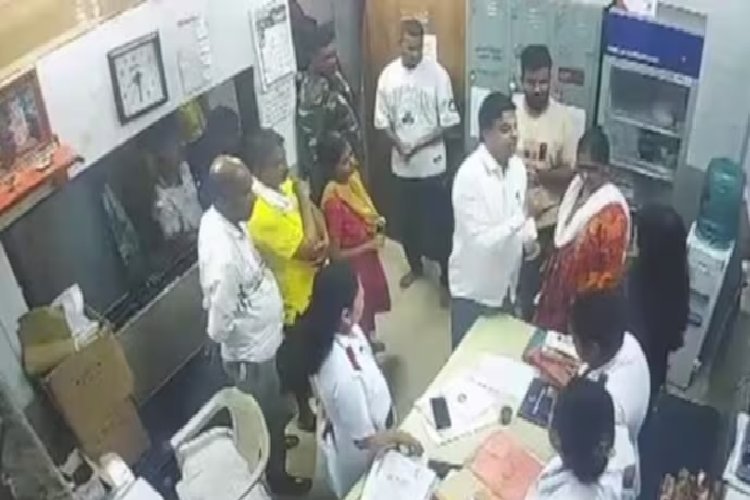 डॉक्टरों पर हमला! शिवसेना कॉर्पोरेटर रमेश म्हात्रे गिरफ्तार, CCTV फुटेज ने मचाया बवाल