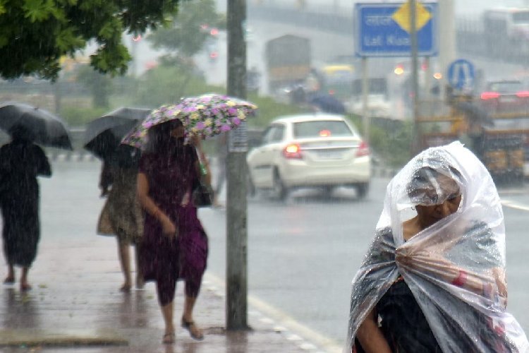 शनिवार को बारिश का कहर! यूपी-उत्तराखंड में अलर्ट, दिल्ली-बिहार समेत इन राज्यों में आंधी-तूफान...