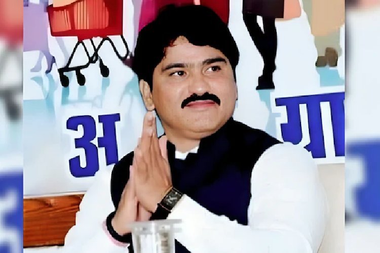 'सड़कें बनने तक जूता-चप्पल त्याग रहा हूं', मध्य प्रदेश BJP विधायक का रोड के लिए बड़ा संकल्प