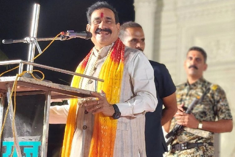 टिकट कटने के बाद नरोत्तम मिश्रा को शिवसेना (UBT) का बड़ा ऑफर! उद्धव-आदित्य ठाकरे करेंगे दतिया में प्रचार
