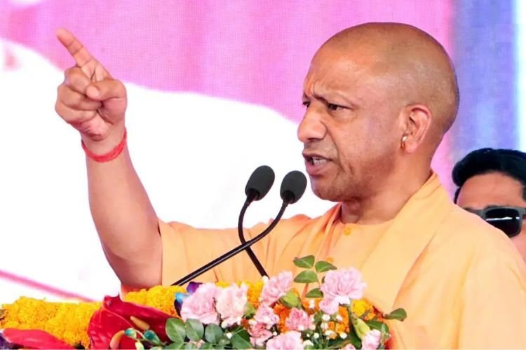 'रामभक्तों के खून से सना है सपा का इतिहास', CM योगी ने अखिलेश-राहुल को दिखाया आईना!
